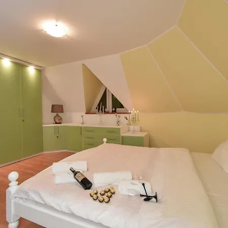 Mira Villa